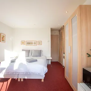 19 With Private Parking Ferienhaus